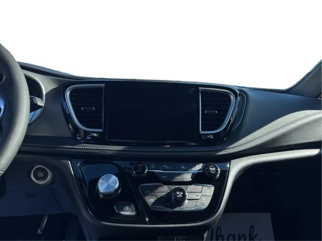 2027 Chrysler Pacifica Select, černá, 21 km, dovoz Kanada — foto 13 z 16