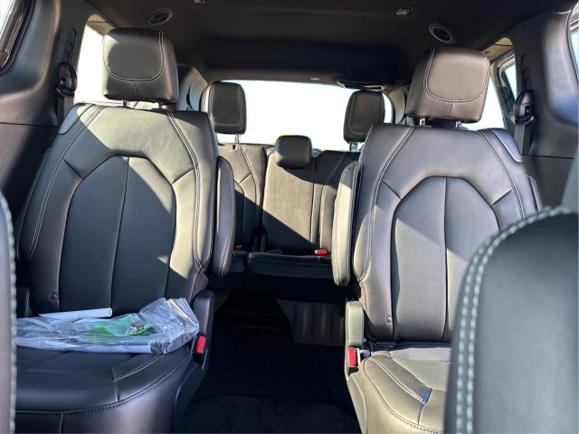 2027 Chrysler Pacifica Select, černá, 21 km, dovoz Kanada — foto 14 z 16