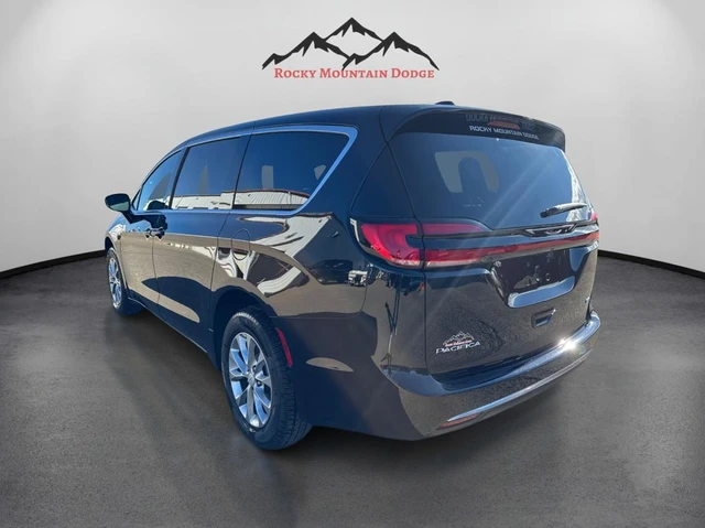 2027 Chrysler Pacifica Select, černá, 21 km, dovoz Kanada — foto 3 z 16