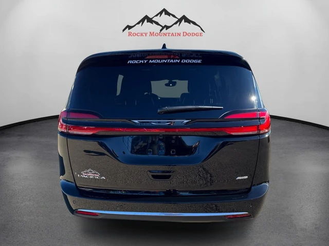 2027 Chrysler Pacifica Select, černá, 21 km, dovoz Kanada — foto 4 z 16