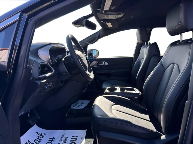 2027 Chrysler Pacifica Select, černá, 21 km, dovoz Kanada — foto 9 z 16