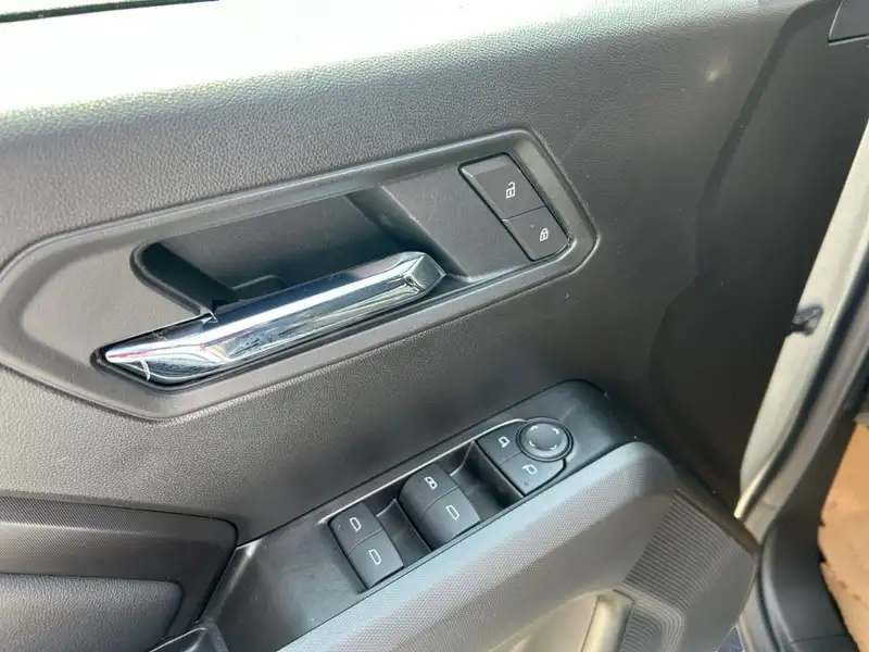 2026 GMC Canyon Elevation, stříbrná, 10 km, dovoz Kanada — foto 10 z 12