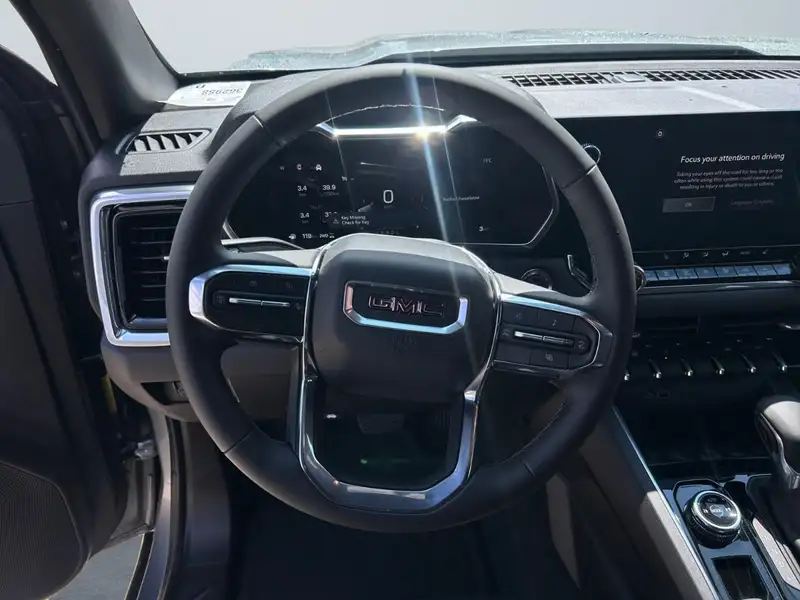 2026 GMC Canyon Elevation, stříbrná, 10 km, dovoz Kanada — foto 12 z 12