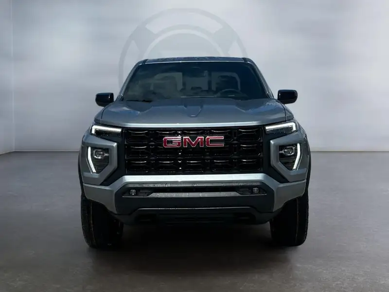 2026 GMC Canyon Elevation, stříbrná, 10 km, dovoz Kanada — foto 2 z 12