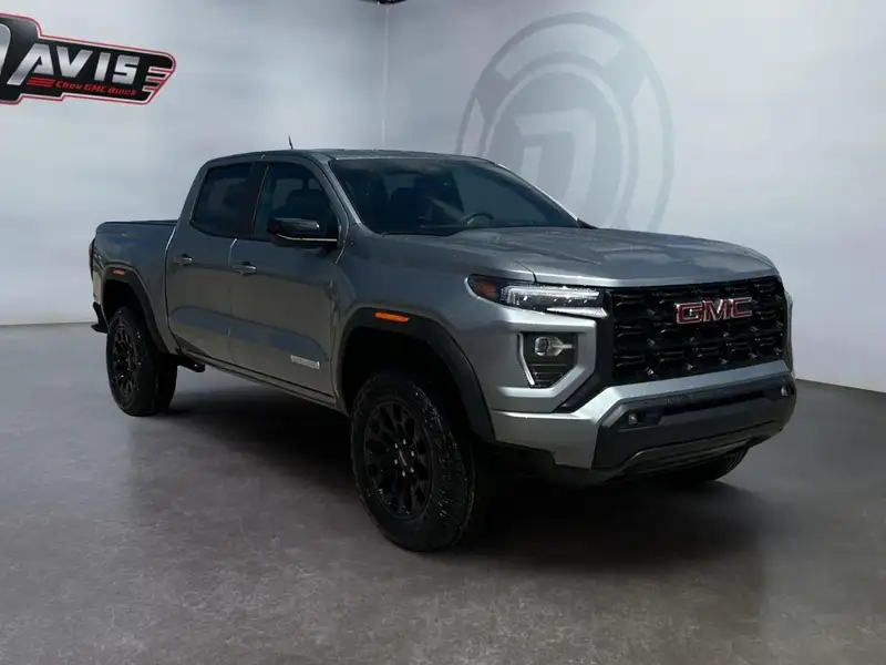 2026 GMC Canyon Elevation, stříbrná, 10 km, dovoz Kanada — foto 3 z 12