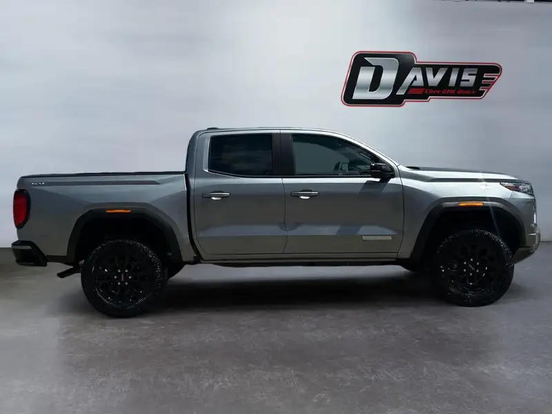 2026 GMC Canyon Elevation, stříbrná, 10 km, dovoz Kanada — foto 4 z 12