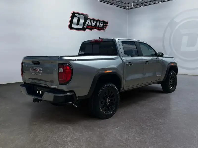 2026 GMC Canyon Elevation, stříbrná, 10 km, dovoz Kanada — foto 5 z 12