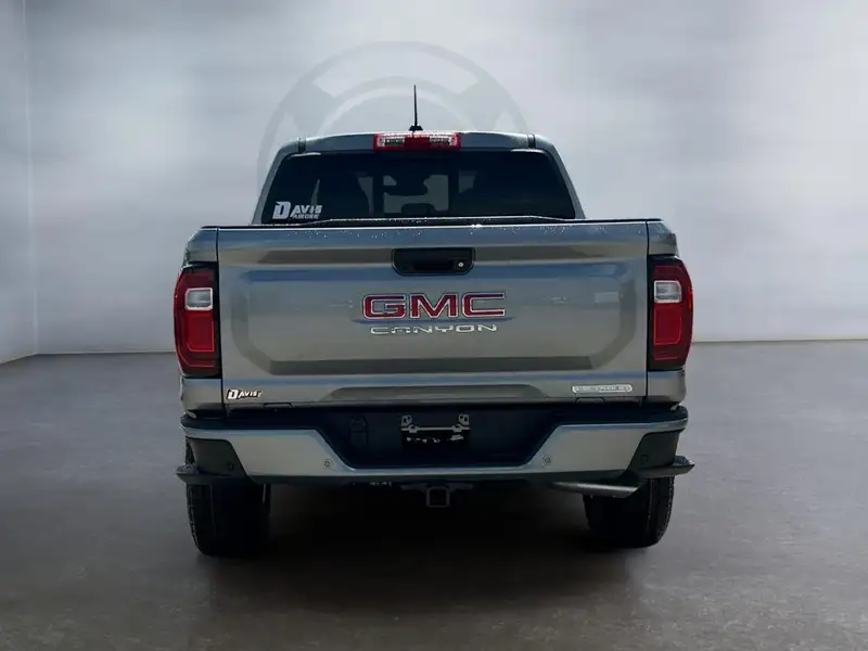2026 GMC Canyon Elevation, stříbrná, 10 km, dovoz Kanada — foto 6 z 12