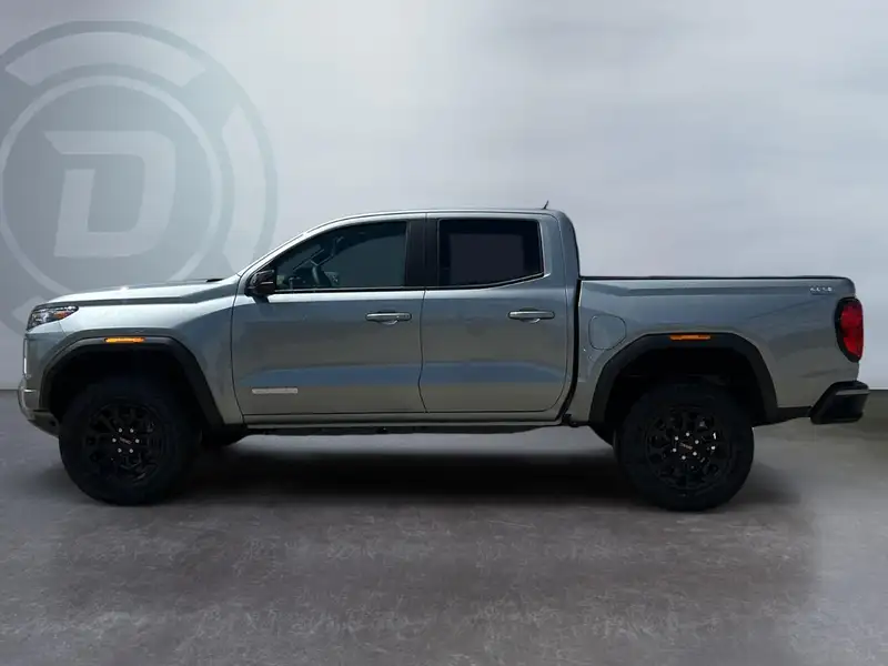 2026 GMC Canyon Elevation, stříbrná, 10 km, dovoz Kanada — foto 8 z 12