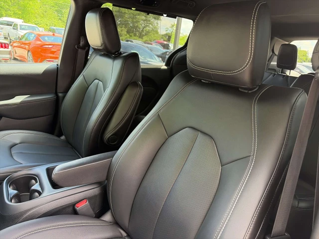 2025 Chrysler Pacifica SELECT, bílá, 16 000 km, dovoz Kanada — foto 10 z 19
