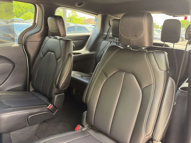 2025 Chrysler Pacifica SELECT, bílá, 16 000 km, dovoz Kanada — foto 11 z 19