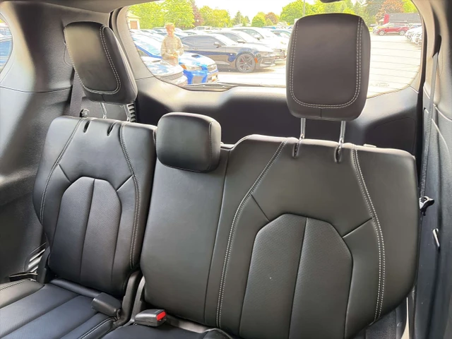 2025 Chrysler Pacifica SELECT, bílá, 16 000 km, dovoz Kanada — foto 12 z 19