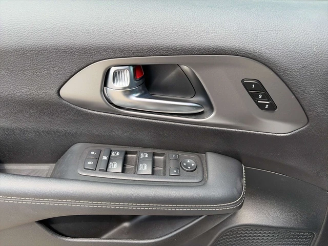 2025 Chrysler Pacifica SELECT, bílá, 16 000 km, dovoz Kanada — foto 14 z 19
