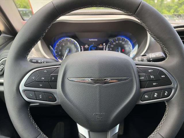 2025 Chrysler Pacifica SELECT, bílá, 16 000 km, dovoz Kanada — foto 15 z 19