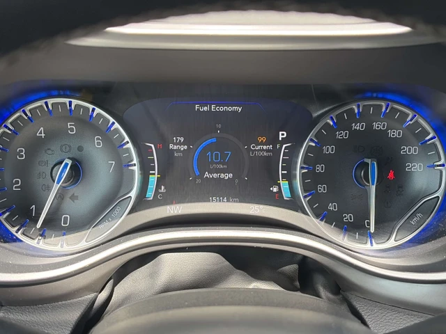 2025 Chrysler Pacifica SELECT, bílá, 16 000 km, dovoz Kanada — foto 16 z 19