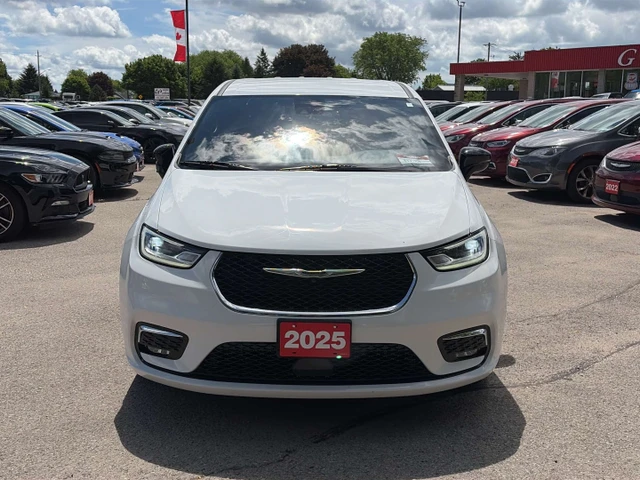 2025 Chrysler Pacifica SELECT, bílá, 16 000 km, dovoz Kanada — foto 3 z 19