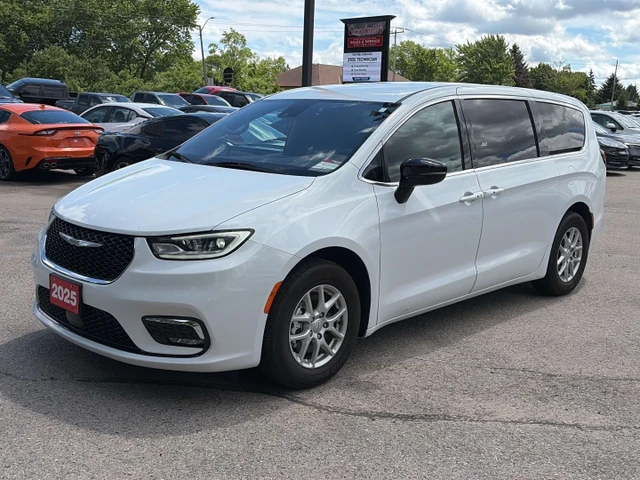 2025 Chrysler Pacifica SELECT, bílá, 16 000 km, dovoz Kanada — foto 4 z 19