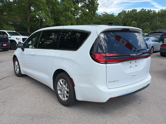 2025 Chrysler Pacifica SELECT, bílá, 16 000 km, dovoz Kanada — foto 6 z 19