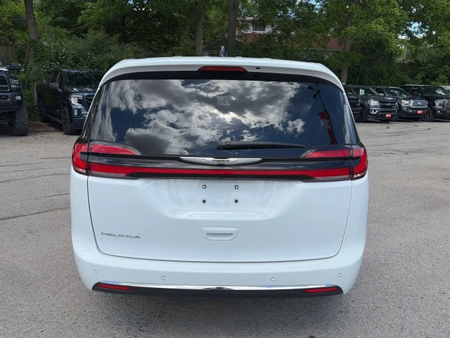 2025 Chrysler Pacifica SELECT, bílá, 16 000 km, dovoz Kanada — foto 7 z 19