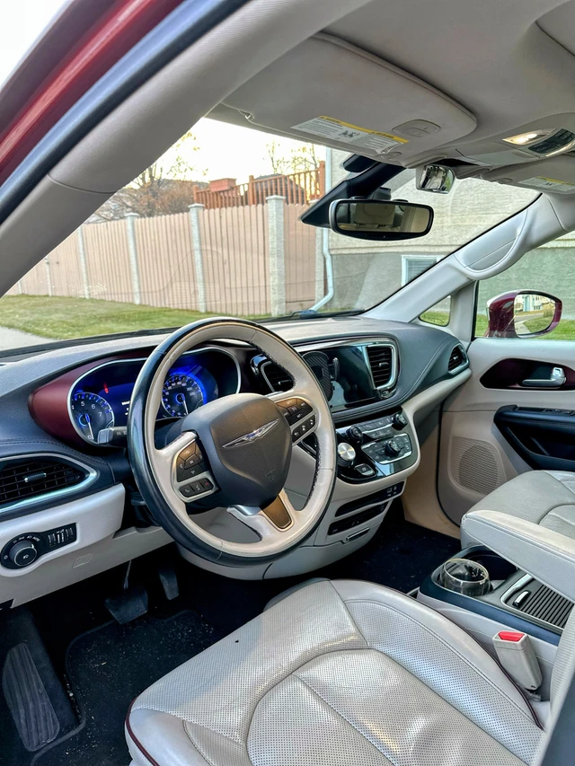 2017 Chrysler Pacifica, červená, 192 000 km, dovoz Kanada — foto 3 z 5