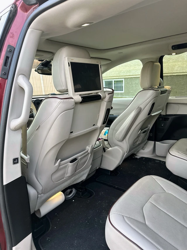 2017 Chrysler Pacifica, červená, 192 000 km, dovoz Kanada — foto 5 z 5