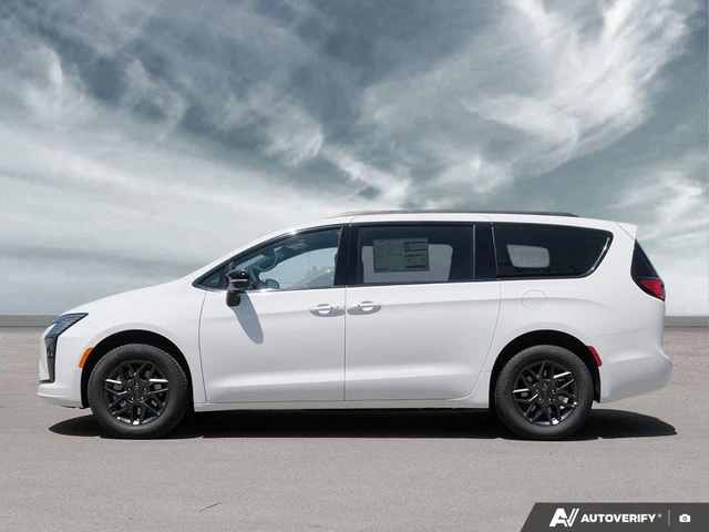 2027 Chrysler Pacifica Select, bílá, 11 km, dovoz Kanada — foto 3 z 5