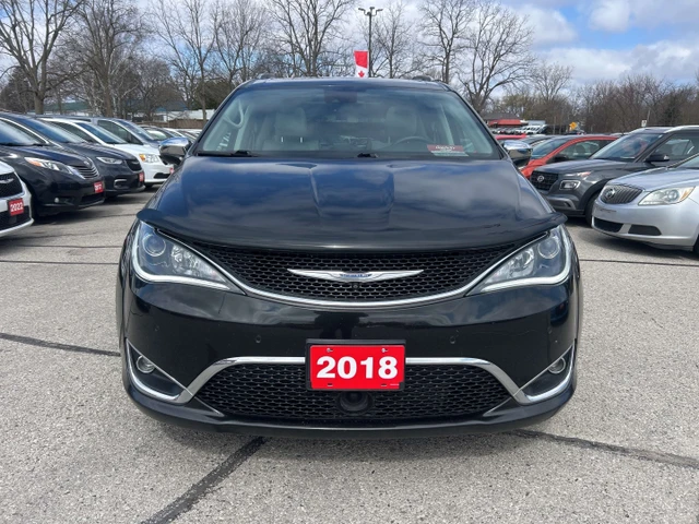 2018 Chrysler Pacifica LIMITED, černá, 137 000 km, dovoz Kanada — foto 9 z 19