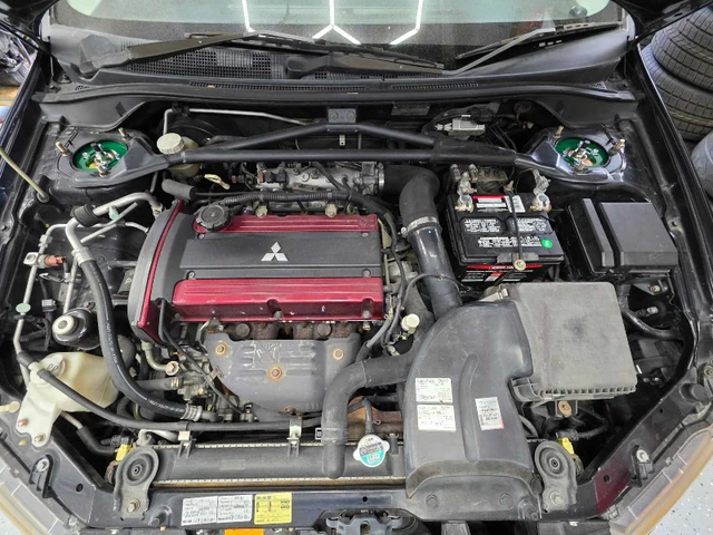 2005 Mitsubishi Evolution, černá, 92 000 km, dovoz Kanada — foto 4 z 5