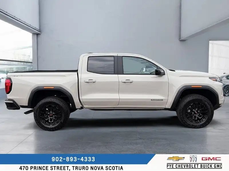 2026 GMC Canyon Elevation, hnědá, 10 km, dovoz Kanada — foto 4 z 12