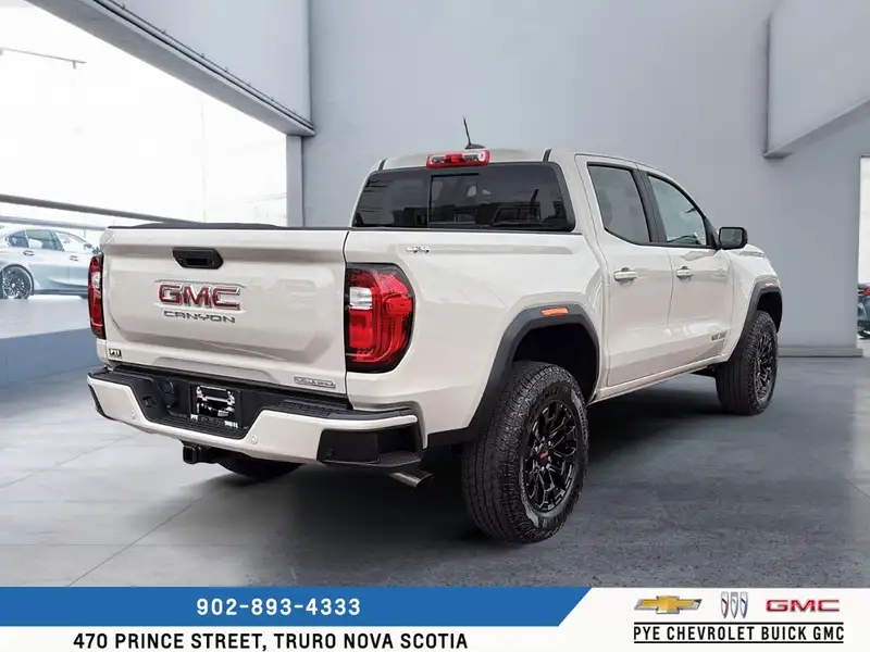 2026 GMC Canyon Elevation, hnědá, 10 km, dovoz Kanada — foto 5 z 12