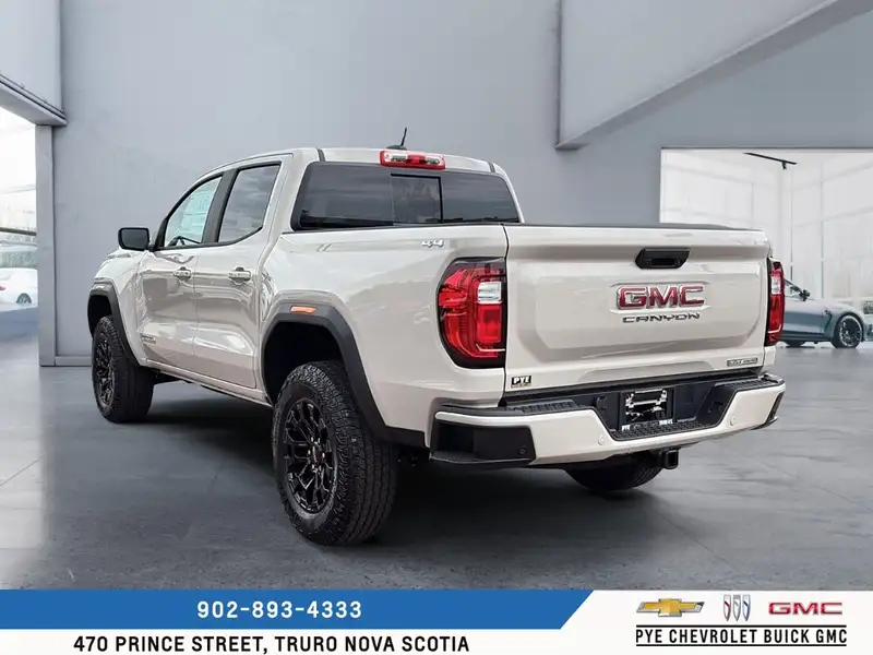 2026 GMC Canyon Elevation, hnědá, 10 km, dovoz Kanada — foto 7 z 12