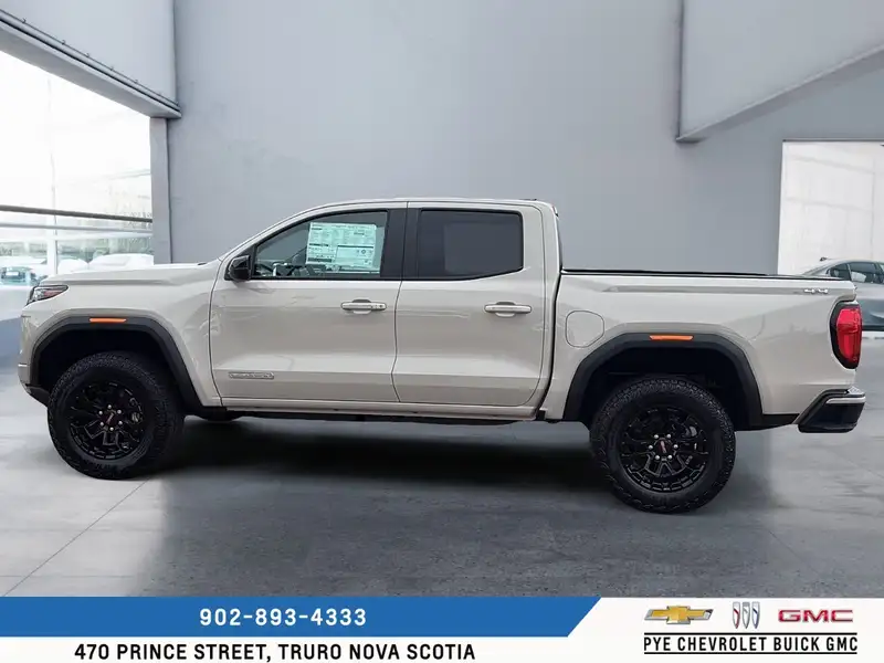 2026 GMC Canyon Elevation, hnědá, 10 km, dovoz Kanada — foto 8 z 12