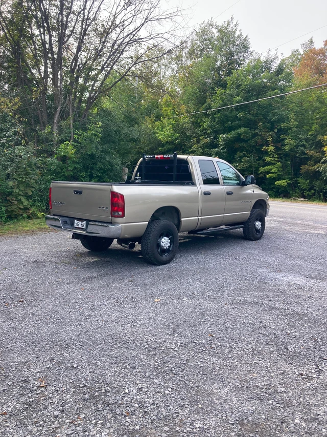 2003 Dodge Ram3500, tan, 268 200 km, dovoz Kanada — foto 2 z 5