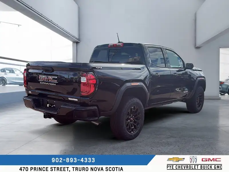 2026 GMC Canyon Elevation, černá, 9 km, dovoz Kanada — foto 5 z 12