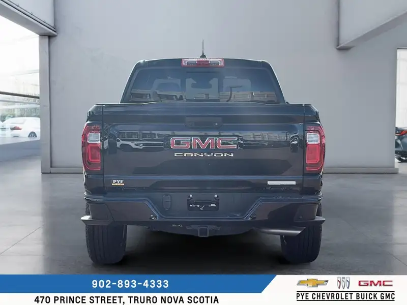 2026 GMC Canyon Elevation, černá, 9 km, dovoz Kanada — foto 6 z 12