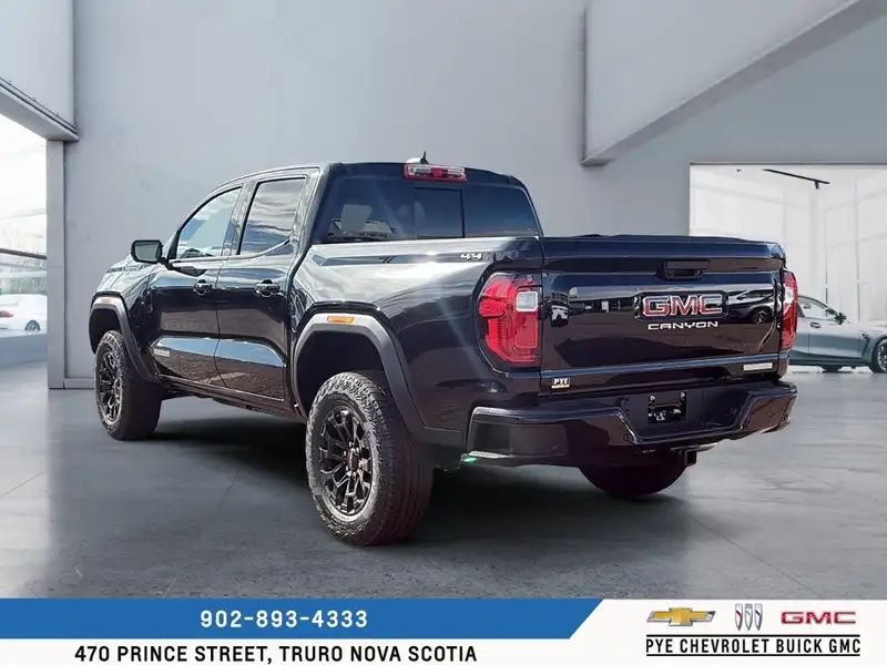 2026 GMC Canyon Elevation, černá, 9 km, dovoz Kanada — foto 7 z 12