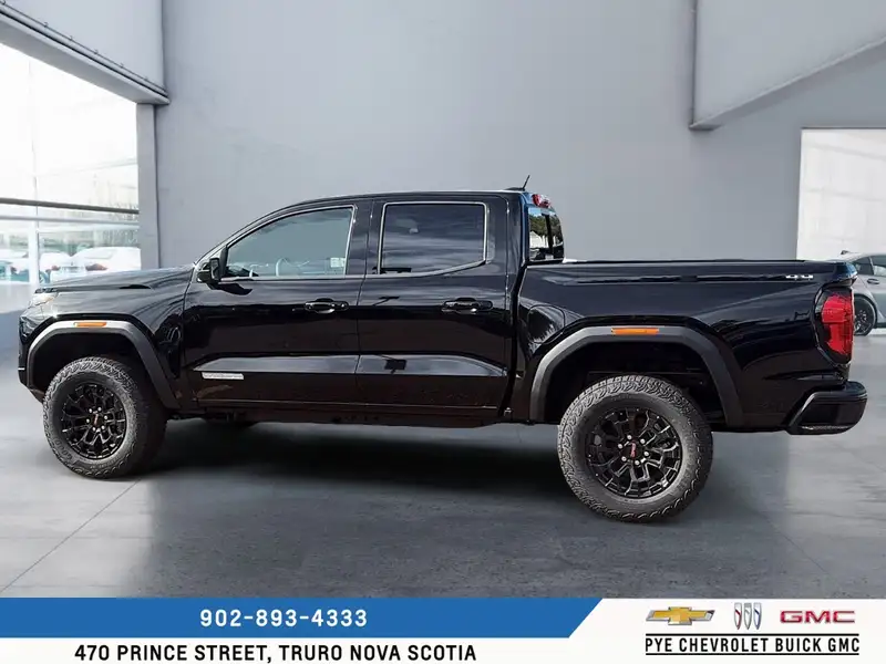 2026 GMC Canyon Elevation, černá, 9 km, dovoz Kanada — foto 8 z 12