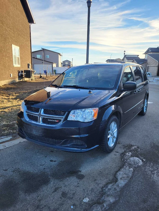 2015 Dodge Caravan, černá, 268 000 km, dovoz Kanada — foto 3 z 4
