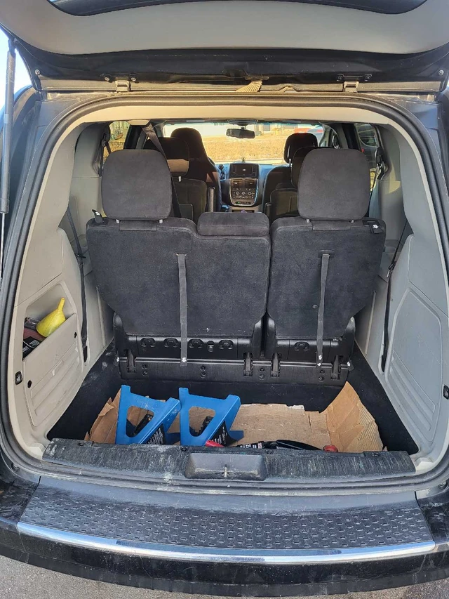 2015 Dodge Caravan, černá, 268 000 km, dovoz Kanada — foto 4 z 4