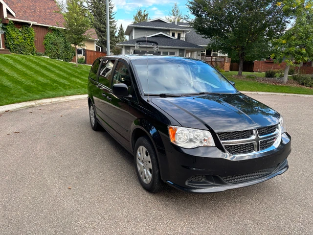 2016 Dodge Caravan SE, černá, 218 675 km, dovoz Kanada — foto 2 z 5