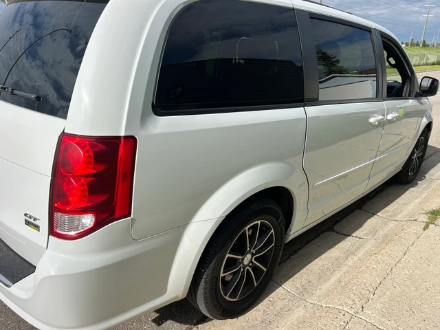 2017 Dodge Caravan, 232 000 km, dovoz Kanada — foto 4 z 5