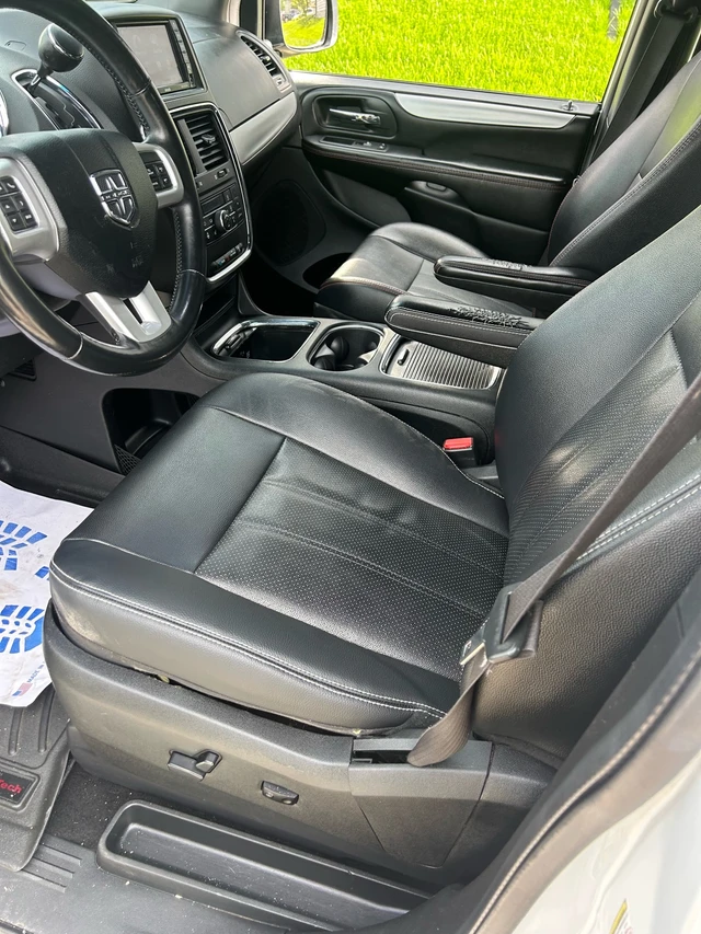 2017 Dodge Caravan, 232 000 km, dovoz Kanada — foto 5 z 5