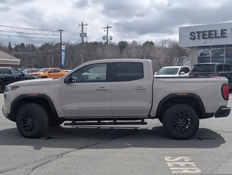 2026 GMC Canyon Elevation, hnědá, 11 km, dovoz Kanada — foto 10 z 12