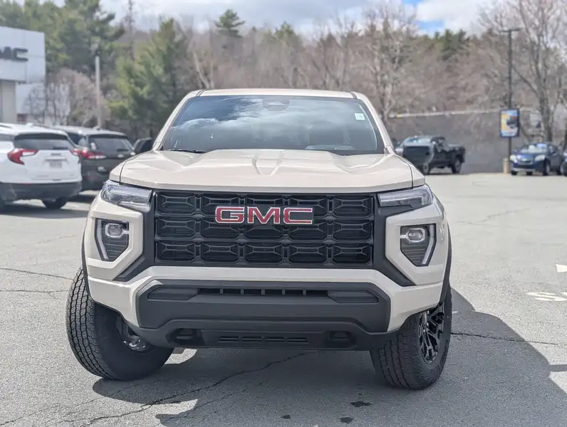 2026 GMC Canyon Elevation, hnědá, 11 km, dovoz Kanada — foto 2 z 12
