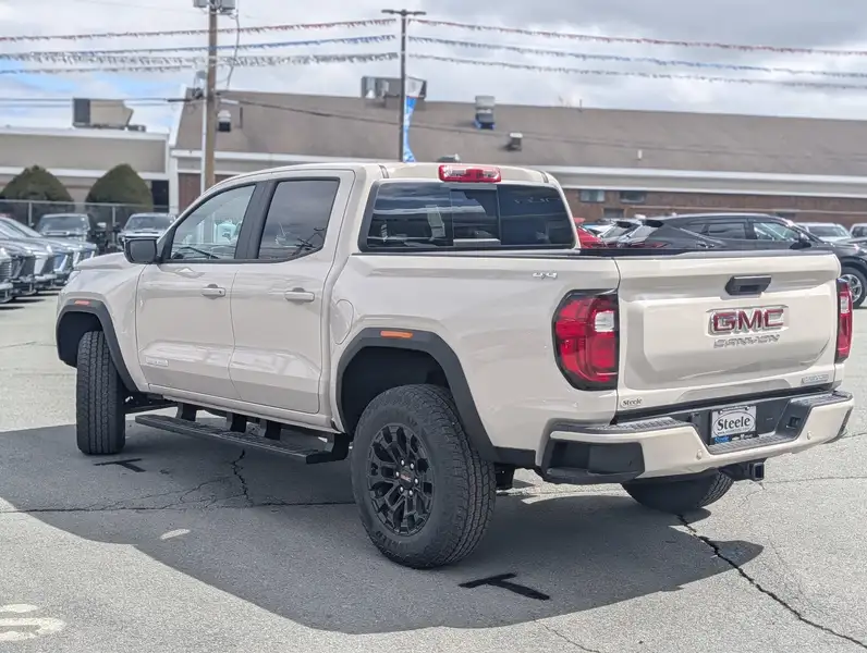 2026 GMC Canyon Elevation, hnědá, 11 km, dovoz Kanada — foto 9 z 12