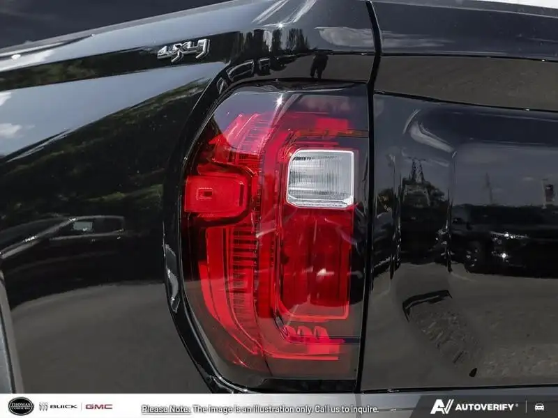 2026 GMC Canyon Elevation, černá, 8 km, dovoz Kanada — foto 11 z 12