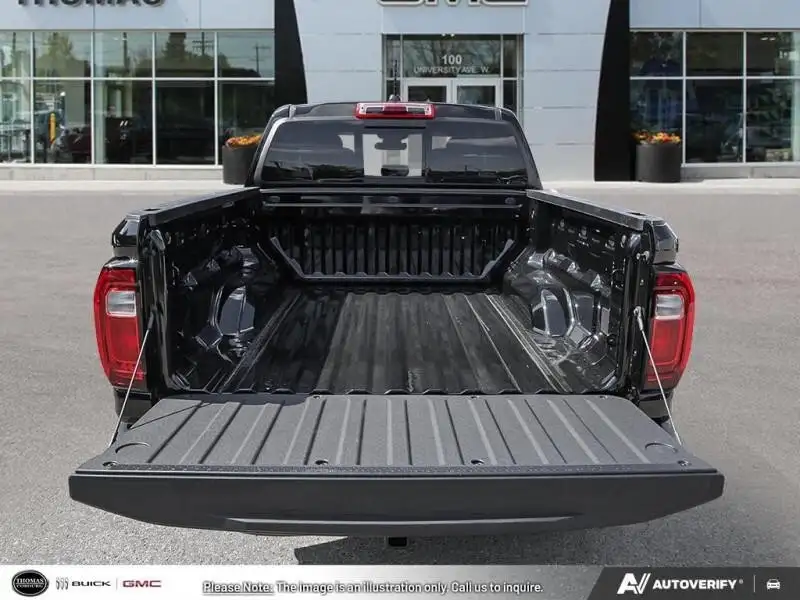2026 GMC Canyon Elevation, černá, 8 km, dovoz Kanada — foto 7 z 12