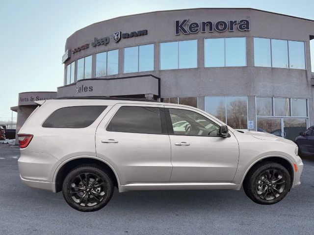 2026 Dodge Durango GT PLUS, stříbrná, 8 876 km, dovoz Kanada — foto 2 z 4