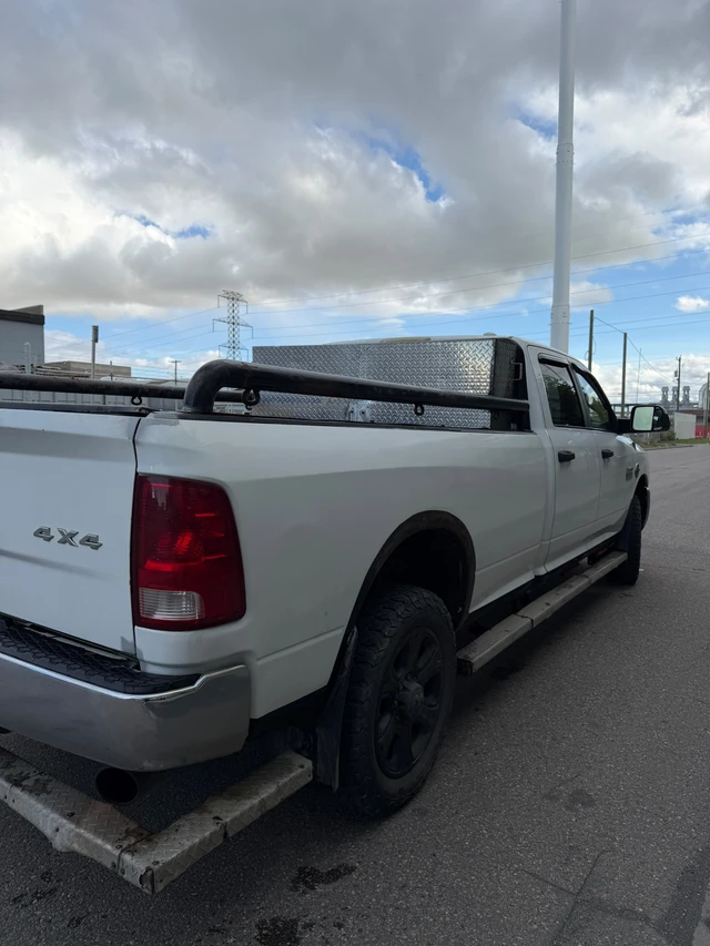 2013 RAM 3500, 234 000 km, dovoz Kanada — foto 3 z 5