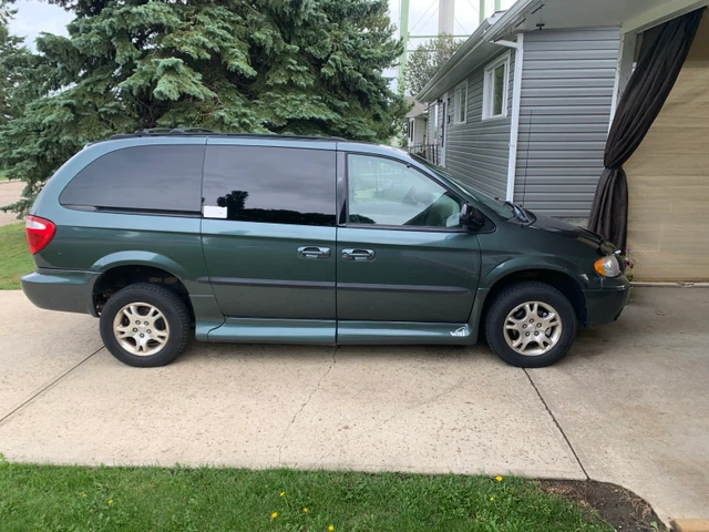 2002 Dodge Caravan, 132 500 km, dovoz Kanada — foto 2 z 5